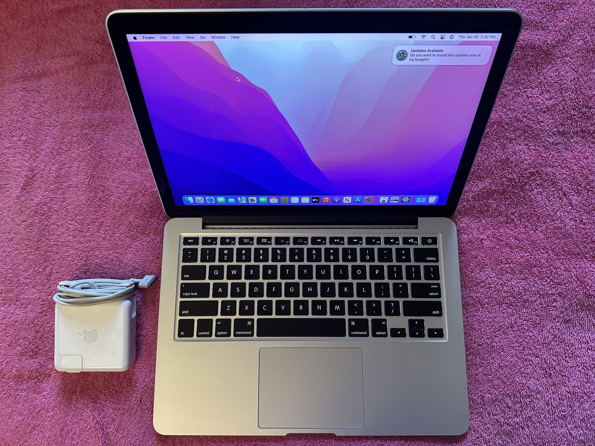 Early 2015 MacBook Pro Retina 13 inch, 2.7 GHz i5, 8 GB RAM, 250 GB SSD.