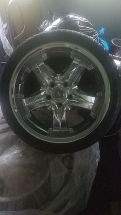 Set of Verde 18s chrome rims & tire