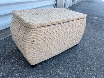 Vintage Wicker Hyacinth Woven Rattan Flip Top Storage Chest! Good condition!  32x16x17in 