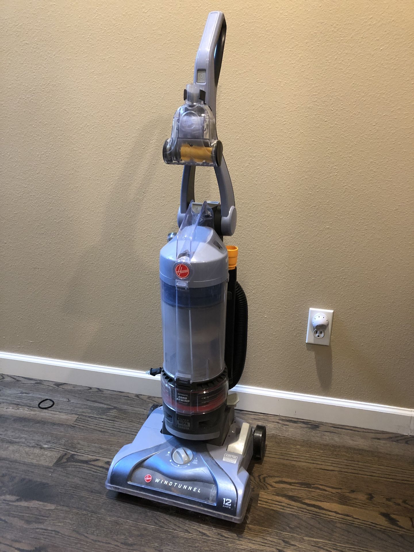 Hoover wind tunnel vacuum