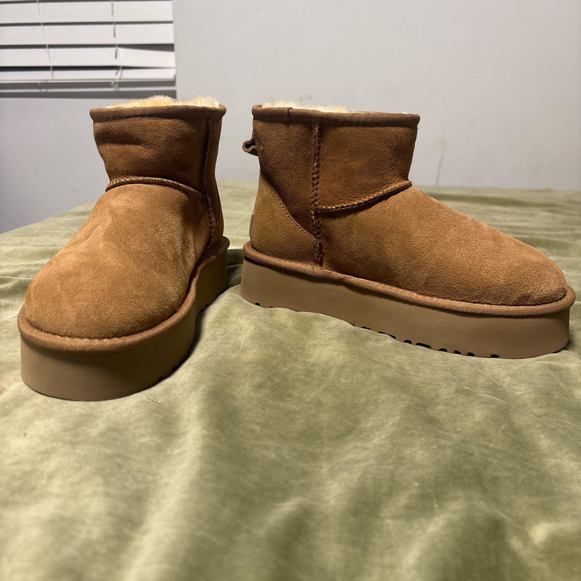 TAN BROWN UGG BOOTS
