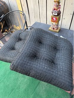 Outdoor chair cushions (x2pcs) in new like condition selling both together for only $10!!!!