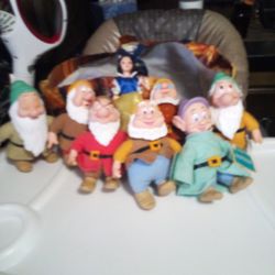 Snow White And 7 Dwarfs