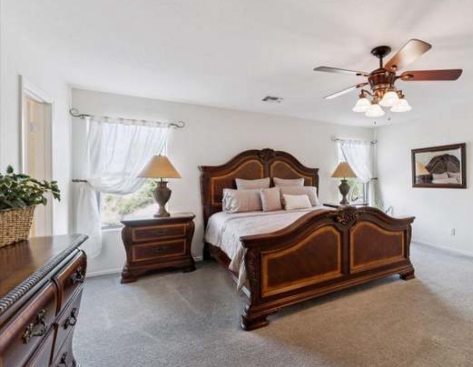 6 Piece Kind bedroom Set And Two Lamps