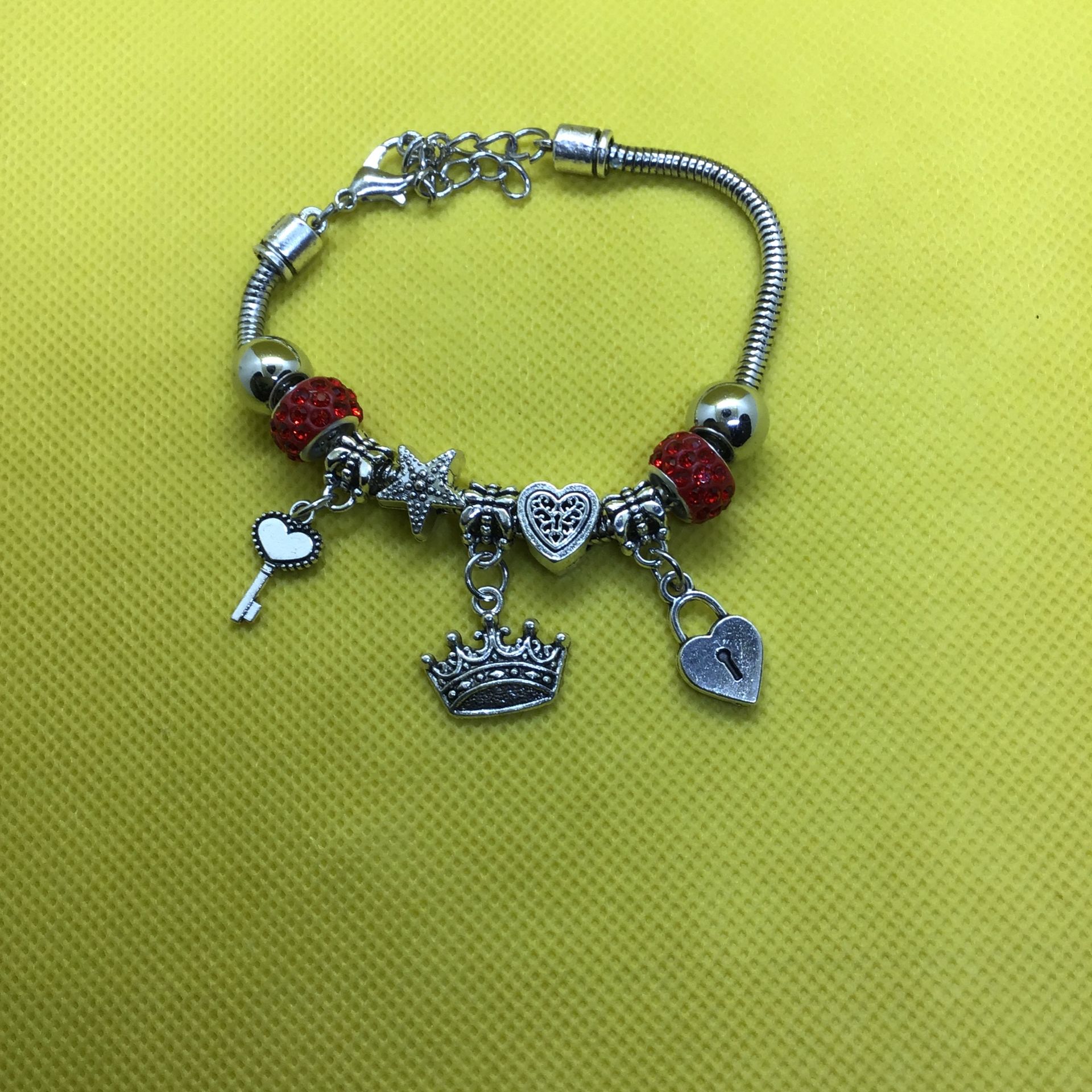 🎁 Red Beads Charm Bracelet 🎁