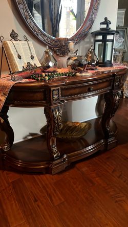 Entrance table