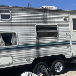 25’ Travel Trailer