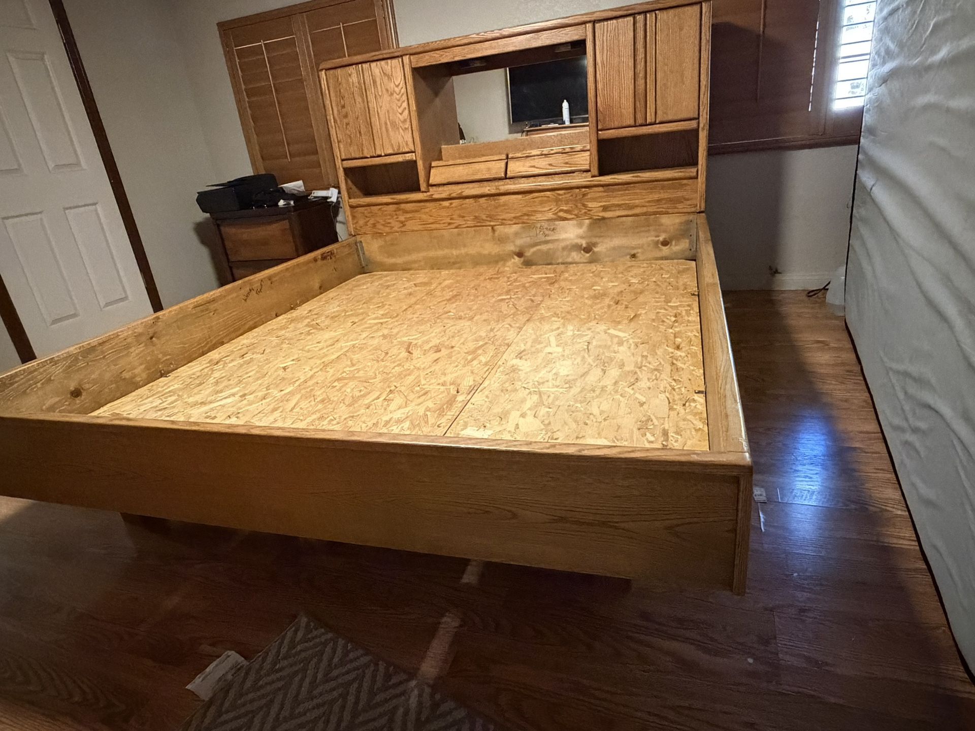 California King Solid Wood Bed Frame w/ Headboard Storage