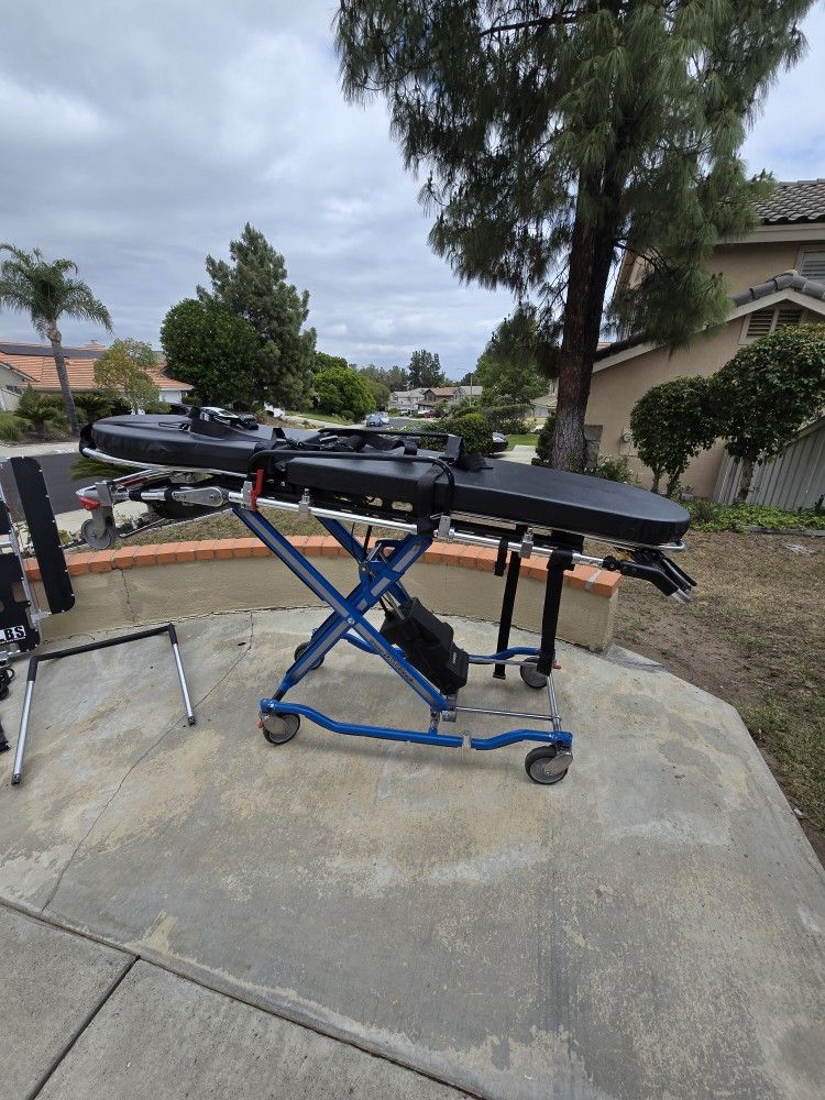 FERNO POWER FLEXX + Electric GURNEY in GREAT CONDITION ITS ELECTRIC W/MANUAL CD & EXTRAS FOR WIDE AND HEAVY PATIENTS Asking 9,500 Or Make Me AN Offer