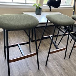 2 Bar Stools