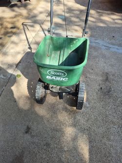 SCOTTS SPREADER