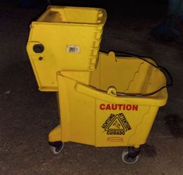 Rubbermaid Yellow Mop Bucket with Wringer