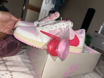 Travis Scott’s Low 1s tropical pink sz 7