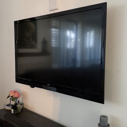 Vizio 55” TV w/Roku Box 