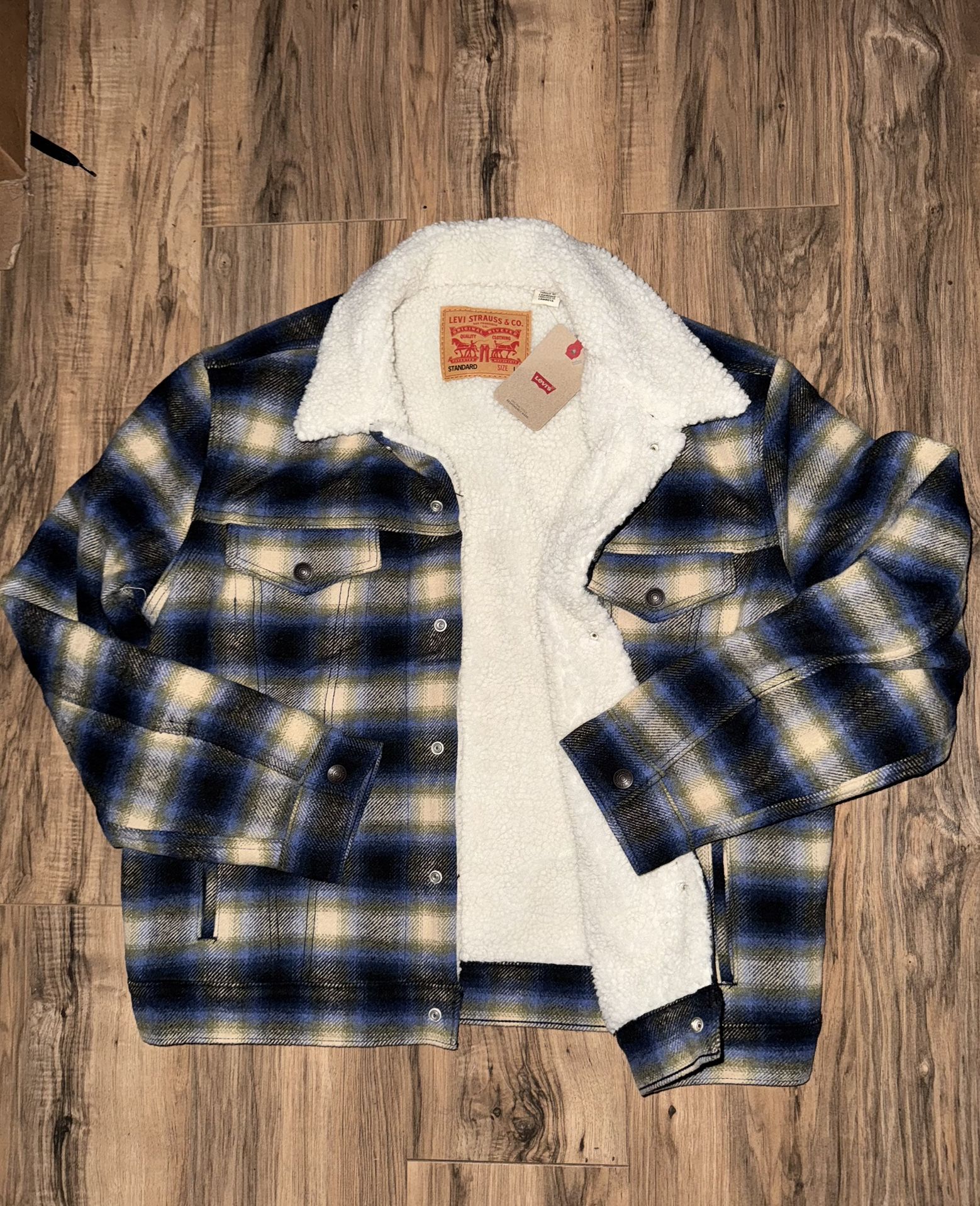 New Men’s Size Medium & Large Levi’s Sherpa Jacket