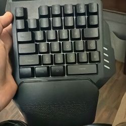 RedThunder One-Handed Gaming Keyboard – Gaming Keypad