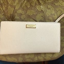 Cute Kate Spade Light Pink Wallet. 