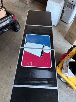 Beer pong table