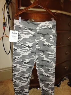 Canyon Guide Ladies Camo Leggings With Pockets. 