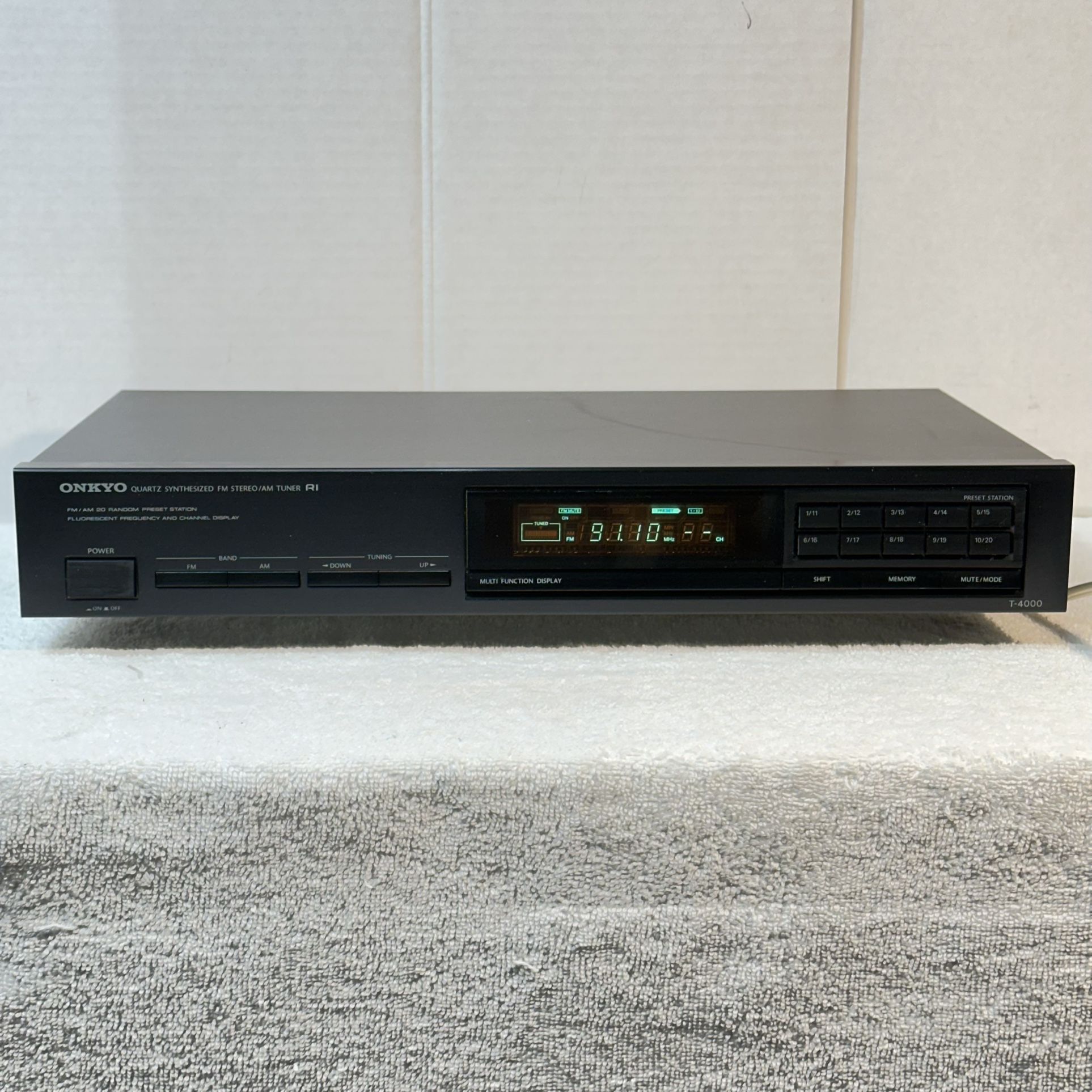 Onkyo Quartz Synthesized FM Stereo/AM Tuner-TESTED- Works Fine-Made in Japan-Demonstration Available