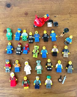 Legos huge lot 30 figurines
