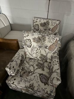 pair of 2 accent chairs