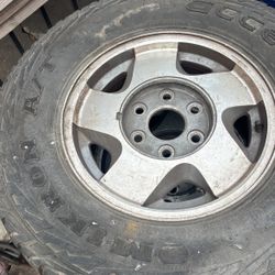 6 lug , 16” Rims ( Stock ) With ( NEW ) 265/70/16 Tires