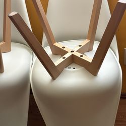 4 White chairs 