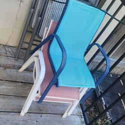 Free Kids Chairs And 2 Fold Chairs