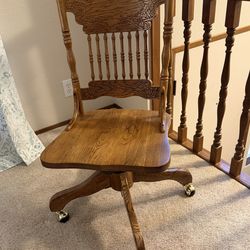 Oak Swivel Office Chair - Excellent Condition