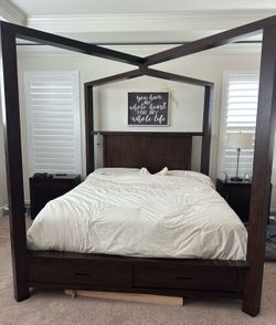 California King Canopy Bedroom Set