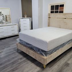 Bedroom Set 4 Pcs Queen 👸 Princess Bed Bed Dresser Mirror And Nightstand $799