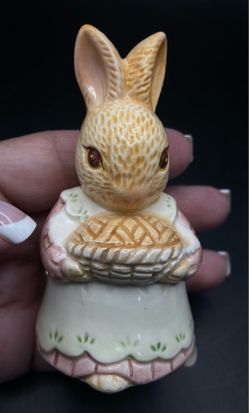 VTG Hand Painted Exquisitely Detailed Little Victorian Bunny Shaker Carrying a Pie w/Stopper