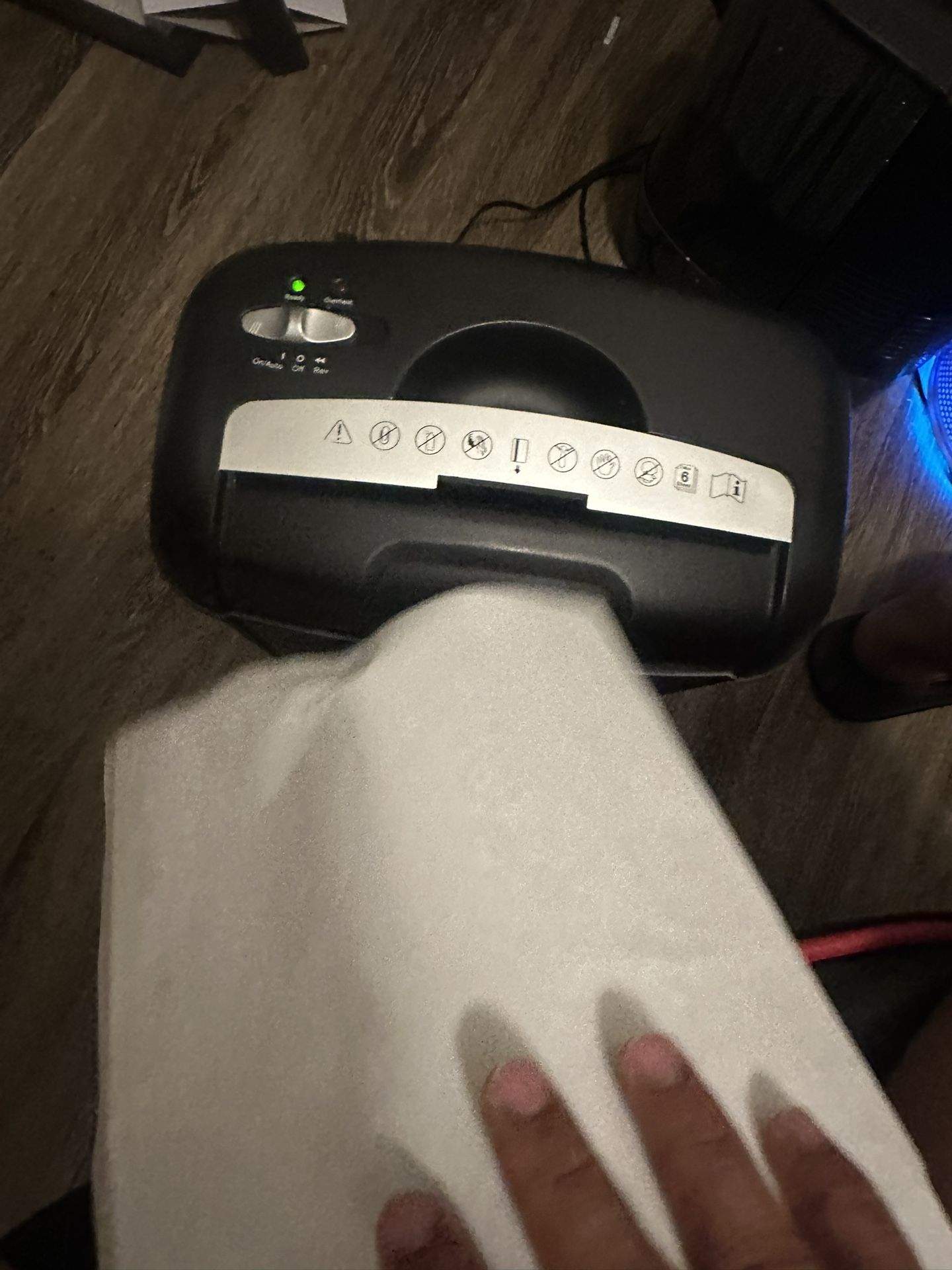 Paper And Credit Card Shredder