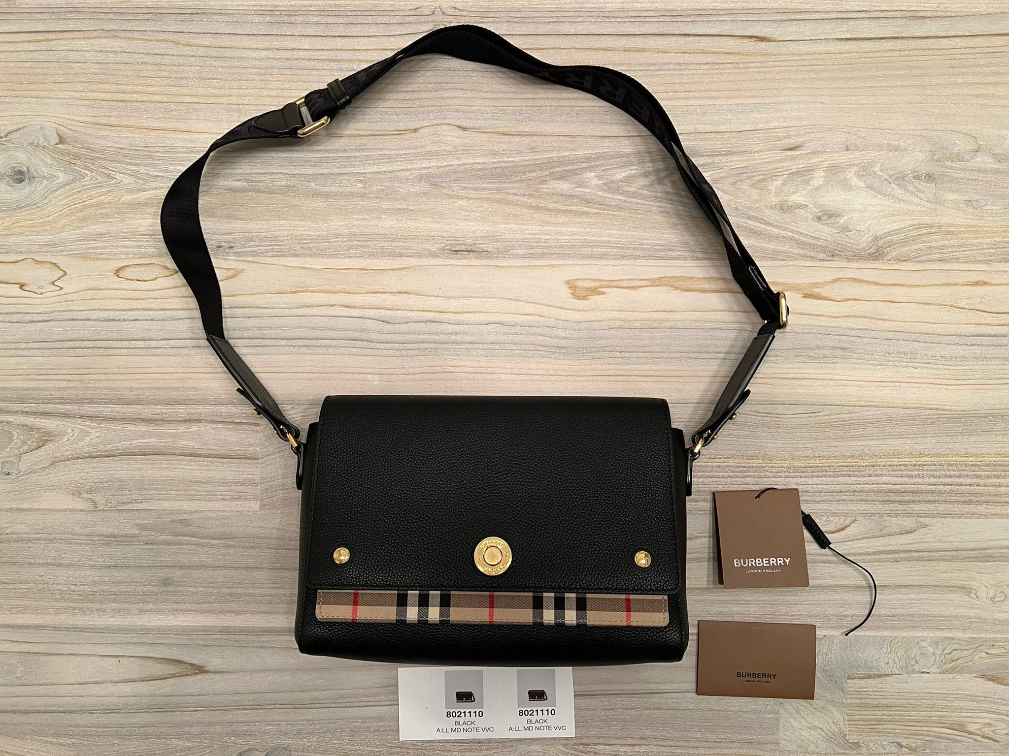 💯 % Authentic Black Burberry Medium Note Bag