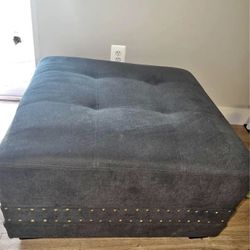 Sectional Couch With Ottoman