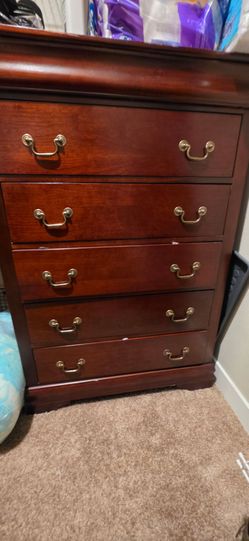 Cherry Wood 5-Drawer Dresser Chest and nightstands