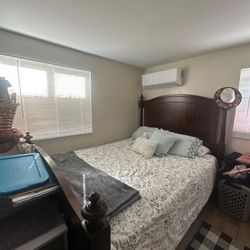 Conjunto De Muebles En Venta Cama,mesa De Noche Y Gabinete