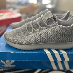 Adidas Size 10m.   70$ Obo