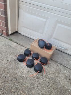 NEW ECHO weedeater heads, $10 each // cabeza  para todo tipo de ECHO  weedeatrs  cada una $10 