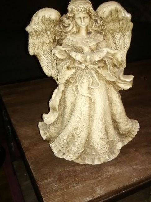 Real Pretty Ceramic Angel And Very Good Condition She Comes From A Smoke-free Home