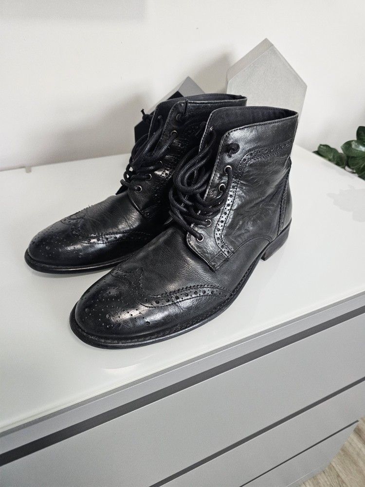 Chelsea wing tip boot for men