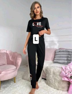 New women’s 2 piece set size large