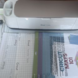 Cricut Maker With Accessories. Works Great!Haven’t Used In About 2 Year Great For Making Cards Invitation, T-shirt Iron On, Last Photo Shows Model #