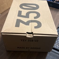 Yeezy Boost 350 (FREE Delivery Between Downtown Orlando To Daytona Beach)