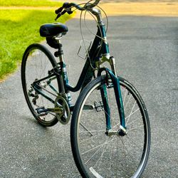 Trek 7200 Step Through Bike. Alpha Aluminum 13.5” Frame. 700 Bontrager Wheel Size. 24 Speed.