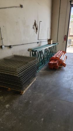 Pallet Racking System with Wire Decks