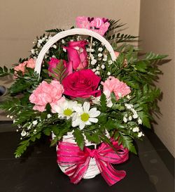 Mother’s Day fresh flowers basket