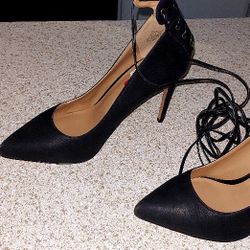 BEAUTIFUL BLACK WOMEN SHOES sz 7, NEW $15. No box
Glenn Heights TX or
Shipping available