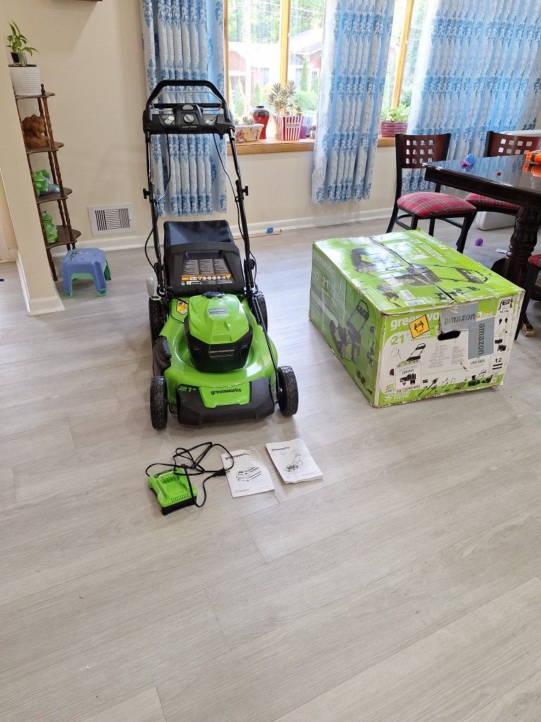 Lawn Mower Greenworks 40v 21" Self-propelled Like New Work GOOD Two Battery 40v 4.0 AH